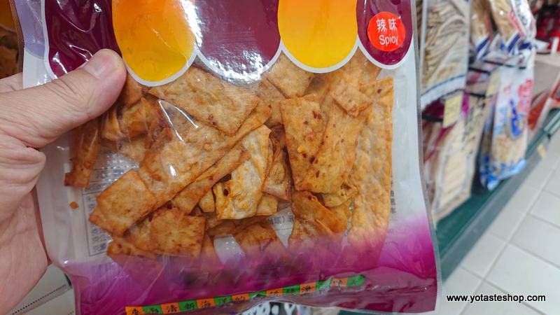 眼鏡伯真正中卷做成的飛卷片，與用魚漿及麵粉製作成的魷魚片完全不同