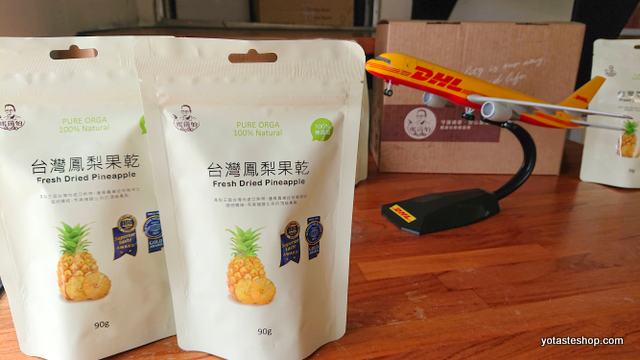 眼鏡伯台灣鳳梨果乾與DHL飛機模型